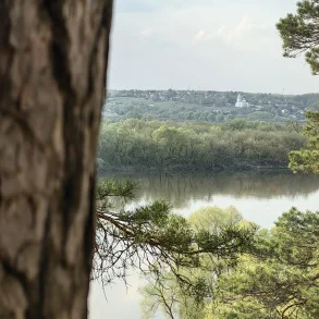 Вид на село Горы с городища Ростиславль. Апрель 2025 г. Фото Т. Залата.
