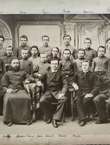 Ученики, преподаватели и руководство Коломенского городского училища, 1896 г. Из фондов Краеведческого музея OnLine "Про Край".