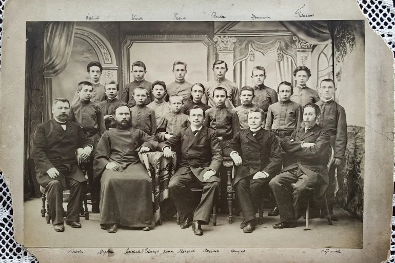 Ученики, преподаватели и руководство Коломенского городского училища, 1896 г. Из фондов Краеведческого музея OnLine "Про Край".