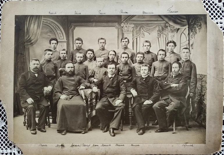 Ученики, преподаватели и руководство Коломенского городского училища, 1896 г. Из фондов Краеведческого музея OnLine "Про Край".