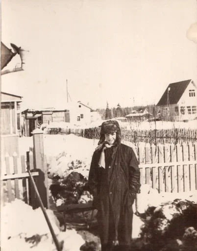 ...И юное с/т "Дальний" в 1970-е гг. На фотографии мой папа.