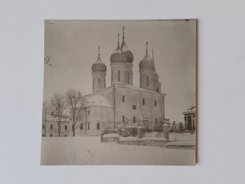 Собор Успения Пресвятой Богородицы в Коломне: общий вид. Архитектор — М. Алексеев. Не позднее 1954 г. ГНИМА им. А. В. Щусева. Учётные номера: в ГК — 65935741, по КП — ГНИМА НФ‑ОФ‑668/13515.