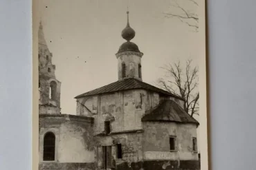 Церковь Зачатия Иоанна Предтечи на Городище, Коломна: общий вид с юго‑востока. Не позднее 1954 г. ГНИМА им. А. В. Щусева. Учётные номера: в ГК — 65934989, по КП — ГНИМА НФ‑ОФ‑668/13536.