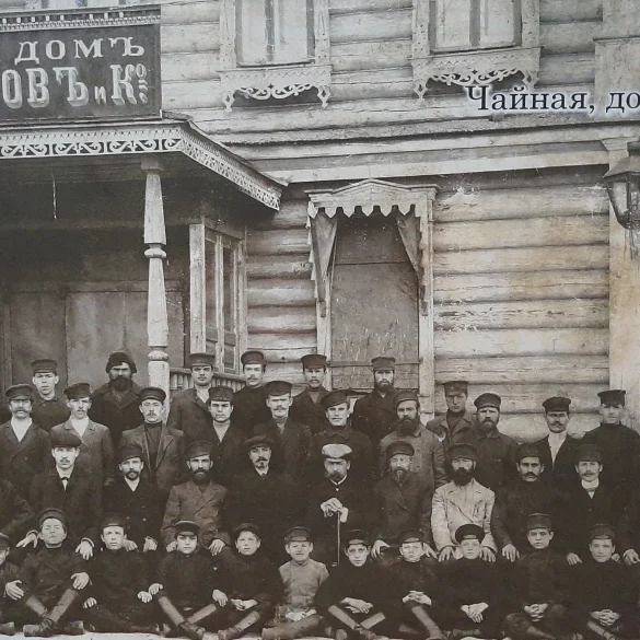 Чайная Торгового дома И. И. Колединова и Ко в Озерах. Фото после 1904 г. Уличная фотография в г. Озеры, проект "Озёрский летописец".