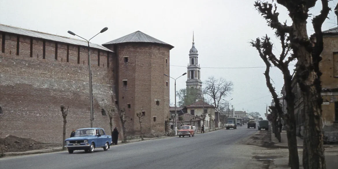 Коломна. Грановитая башня и улица Октябрьской Революции. 1977 – 1990 гг. https://pastvu.com/, uploaded by Sergey1949.