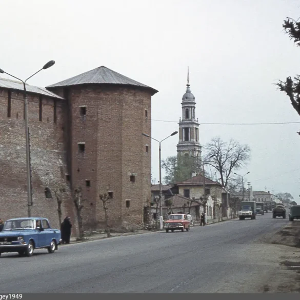 Коломна. Грановитая башня и улица Октябрьской Революции. 1977 – 1990 гг. https://pastvu.com/, uploaded by Sergey1949.