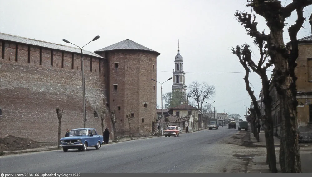 Коломна. Грановитая башня и улица Октябрьской Революции. 1977 – 1990 гг. https://pastvu.com/, uploaded by Sergey1949.