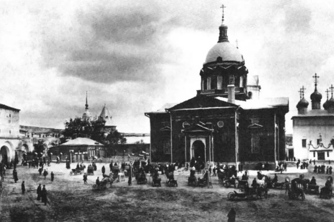 Зарайск, кремль. Иоанно-Предтеченский и Никольский соборы. Источник: https://humus.livejournal.com/4610078.html.