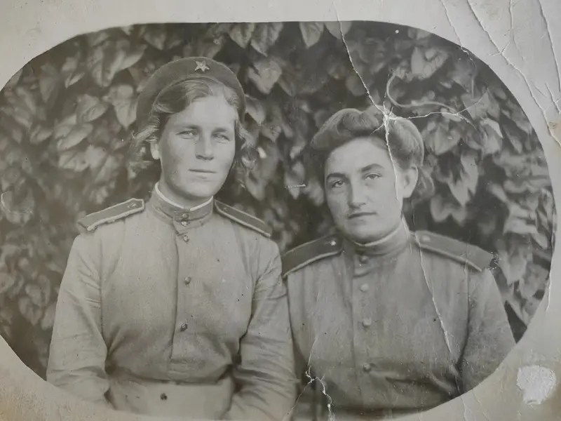 Малино в 1944 году. Зоя Александровна Маленкович (справа) с неизвестной. Из собрания краеведческого музея "Про Край". Загружено Татьяна Залата