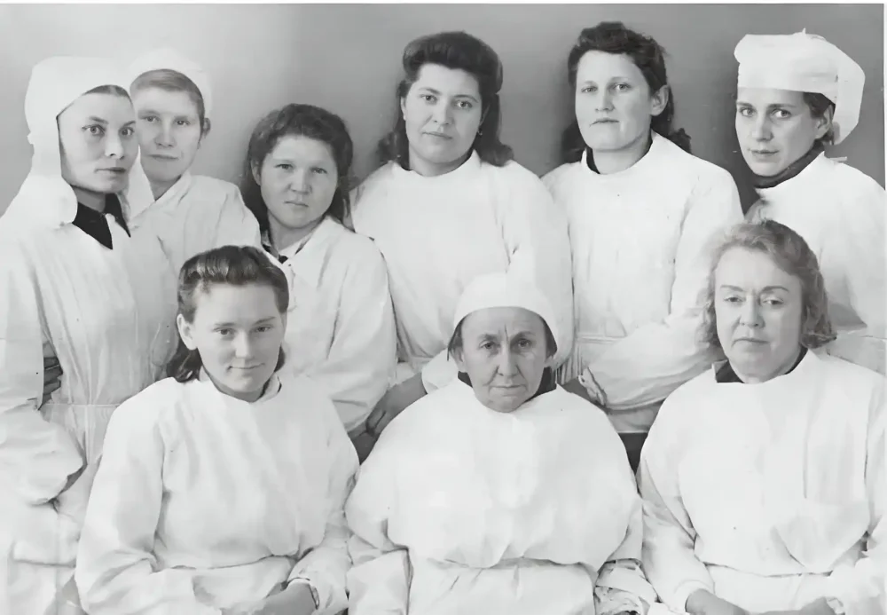 Малинская больница, 1950-е гг. Из электронного архива. Вид на Малино с недостроенной малинской больницы. 2000-е гг. Загружено на "Про Край" Татьяна Залата