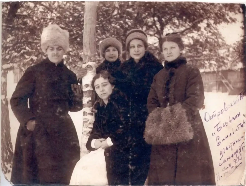 Малино, 1927 год. Источник: издание Летопись п. Малино (сост. по инициативе Володиной З. А.). 2006 — 2008. Загружено Татьяна Залата