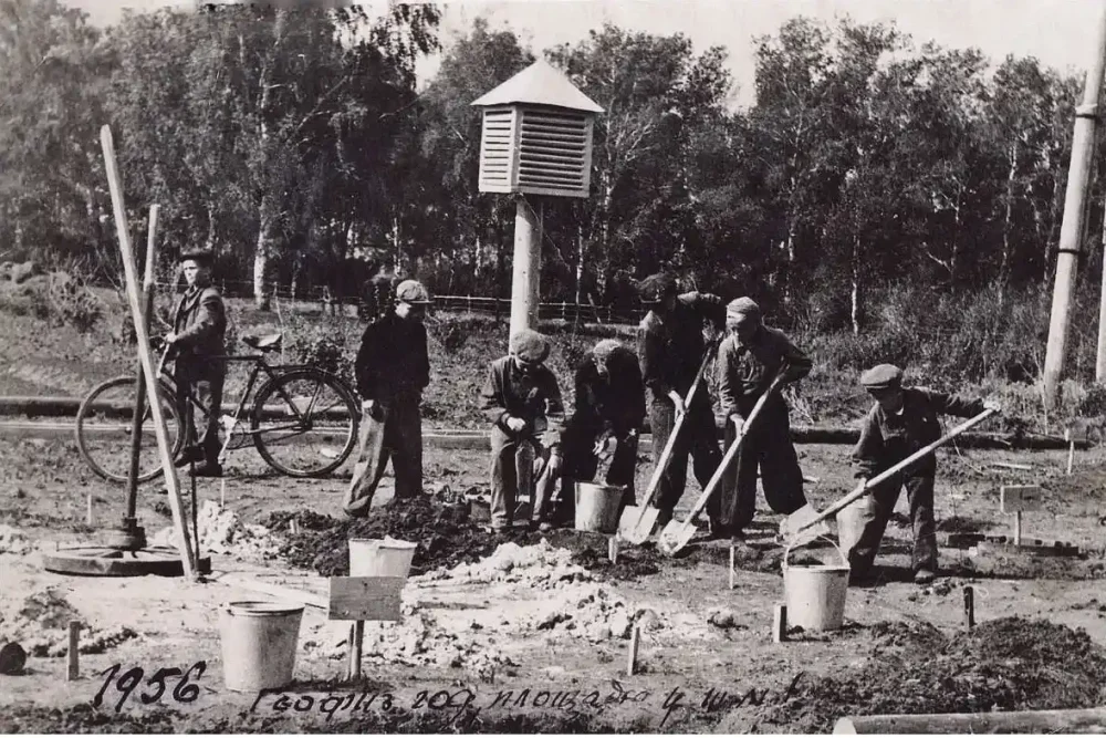 Метеорологическая площадка Малино, 1956 год. Источник: издание Летопись п. Малино (сост. по инициативе Володиной З. А.). 2006 — 2008. Загружено Татьяна Залата