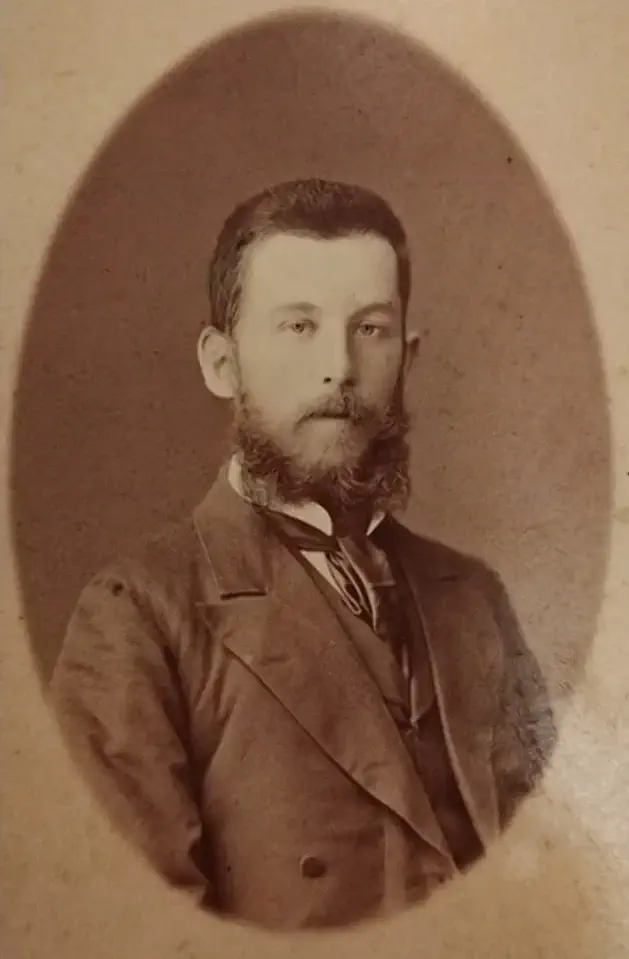 Николай Иванович Беляев (1858 — 1895) — дворянин, коллежский асессор, борзецовский помещик, врач, заведующий Малинским врачебным участком. Фото из архива Т. Ждановой. Загружено Татьяна Залата