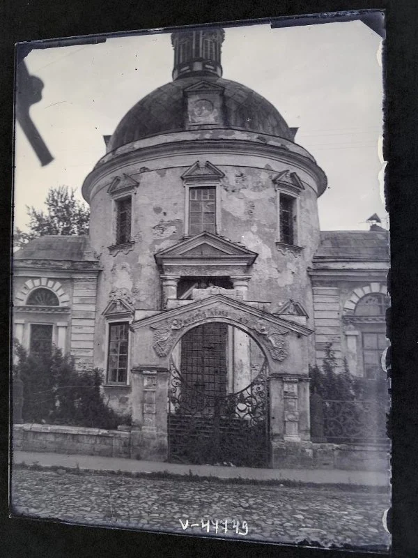 Вознесенская церковь, Коломна: южный фасад. Архитектор — М. Ф. Казаков. 1930‑е гг. ГНИМА им. А. В. Щусева. Учётные номера: в ГК — 48087762, по КП — ГНИМА НФ‑ОФ‑1451/625, инвентарный — V‑47749.